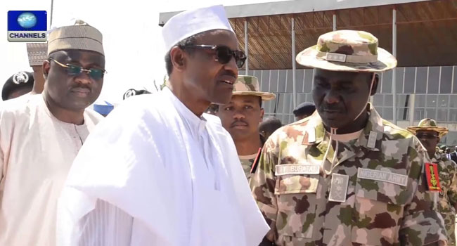 Muhammadu-Buhari-Honours-Soldiers