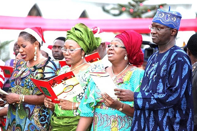 Fashola Attends Christmas Carol, Advocates Peace In Nigeria – Channels 