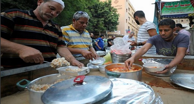 Egyptian Christians, Muslims Share Ramadan Meals Despite Violence ...