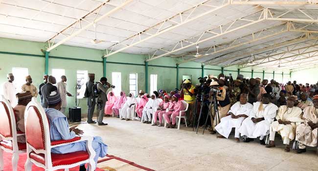 Buhari Visits Dapchi, Meets Parents, Teachers Of Missing Schoolgirls ...