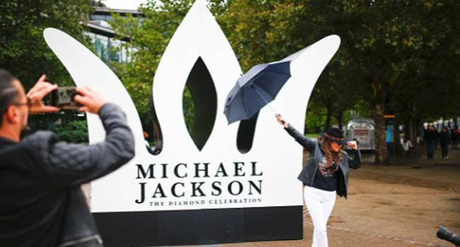 Michael Jackson's Iconic Moonwalk Hat Sells For 77,640 Euros