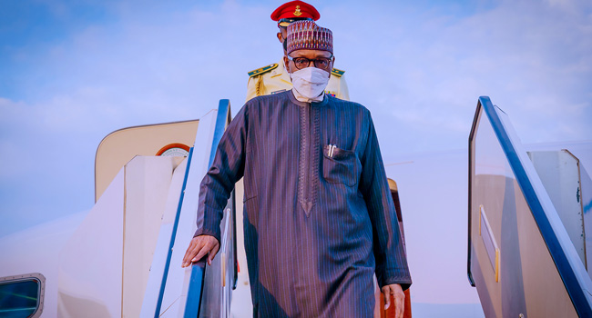 The President arrived in Abuja from the UK on August 13, 2021. Photo: Bayo Omoboriowo/State House