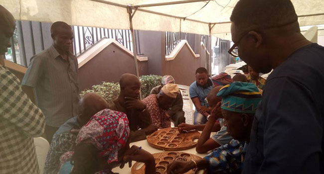 Ayò Olọ́pọ́n players