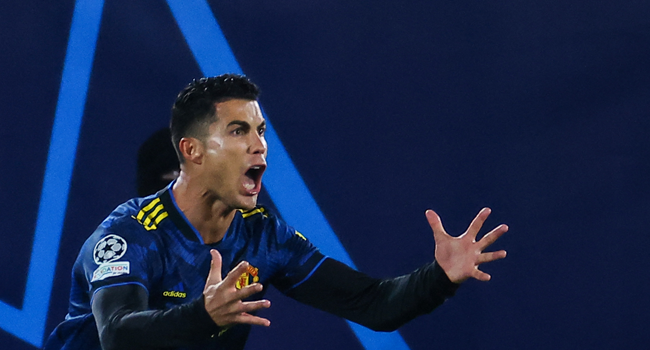 Cristiano Ronaldo fires Manchester United into Champions League last 16