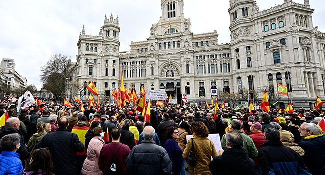 Demonstrators wave Spanish flags during a nationwide protest called by Spanish far-right Vox party against price hikes, in front of the city hall in Madrid on March 19, 2022. JAVIER SORIANO / AFP