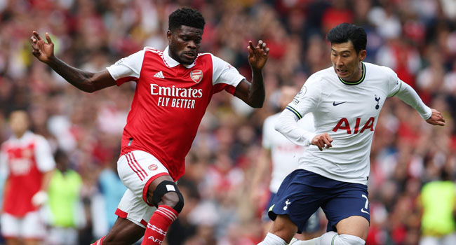 Ten-man Arsenal dig deep to scrape hard-fought Crystal Palace win