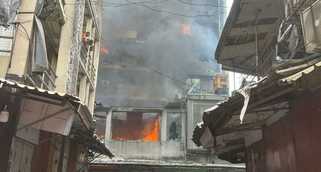 PHOTOS: Fire Breaks Out At Mandilas Building, Lagos Island • Channels Television