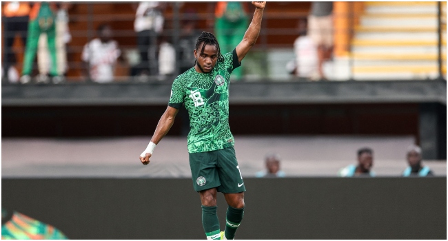 Nigeria's forward #18 Ademola Lookman celebrates scoring his team's first goal during the Africa Cup of Nations (CAN) 2024 quarter-final football match between Nigeria and Angola at the Felix Houphouet-Boigny Stadium in Abidjan on February 2, 2024. (Photo by FRANCK FIFE / AFP)