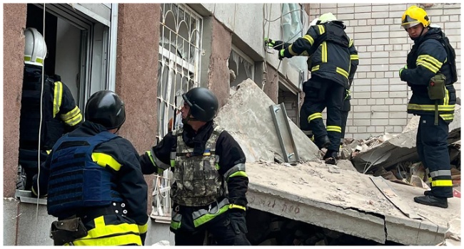 This handout photograph taken and released by Ukrainian Emergency Service on April 17, 2024, shows Ukrainian rescuers working at the site of a missile attack in Chernigiv, amid the Russian invasion of Ukraine. (Photo by Handout / UKRAINIAN EMERGENCY SERVICE / AFP)