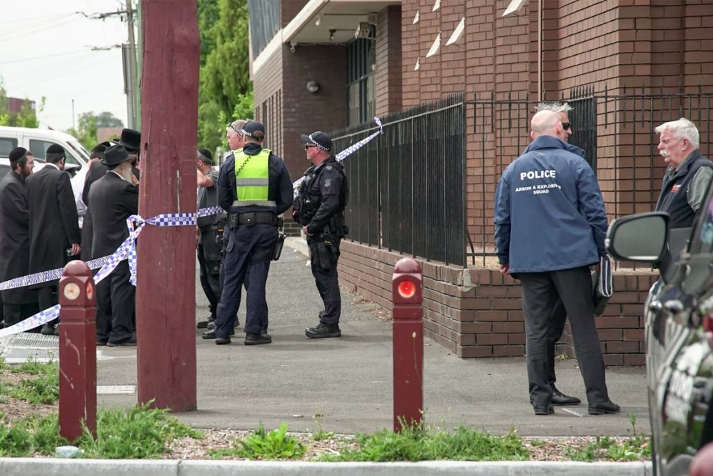 Masked arsonists set Australian synagogue ablaze